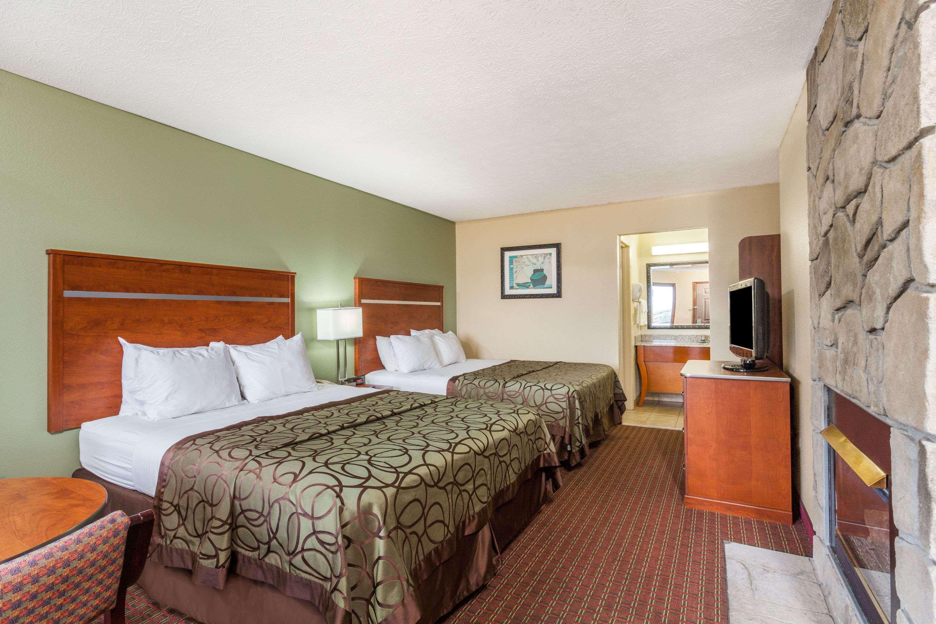 Baymont By Wyndham Pigeon Forge Near Island Drive Hotel Buitenkant foto